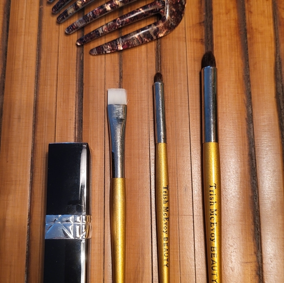 (2) Trish McEvoy Gold Handled Squirrel Hair Brush - Picture 1 of 9
